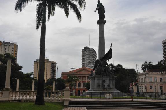 A Praça da República e o Teatro da Paz, em Belém - PA